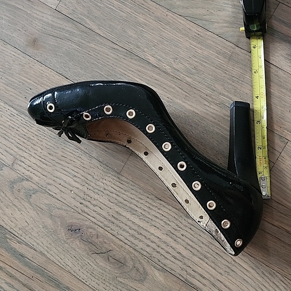Michael Kors Black Pumps with Gold Eyelets Size 8 - Picture 4 of 6